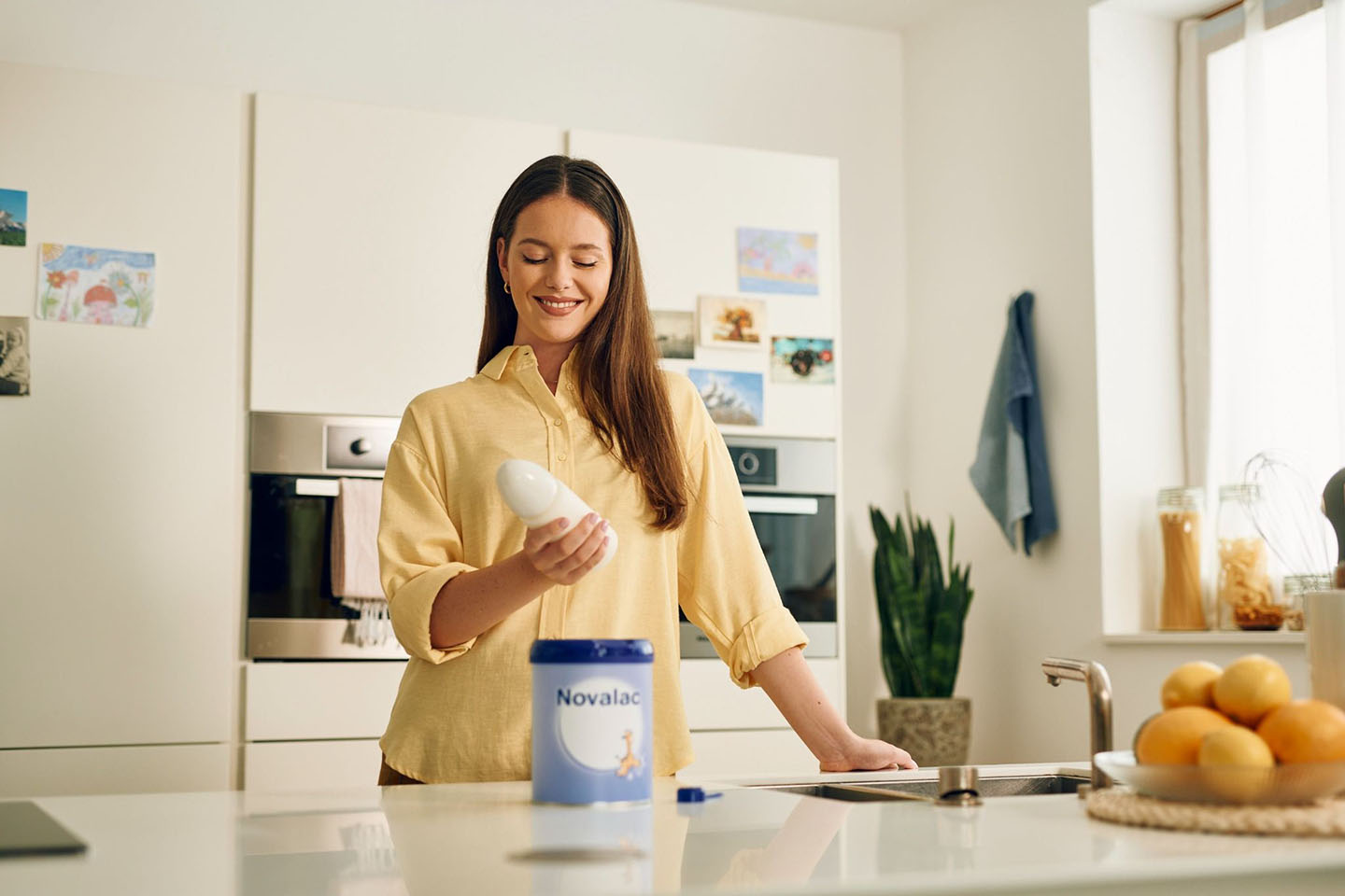 Mama priprema Novalac formulu.