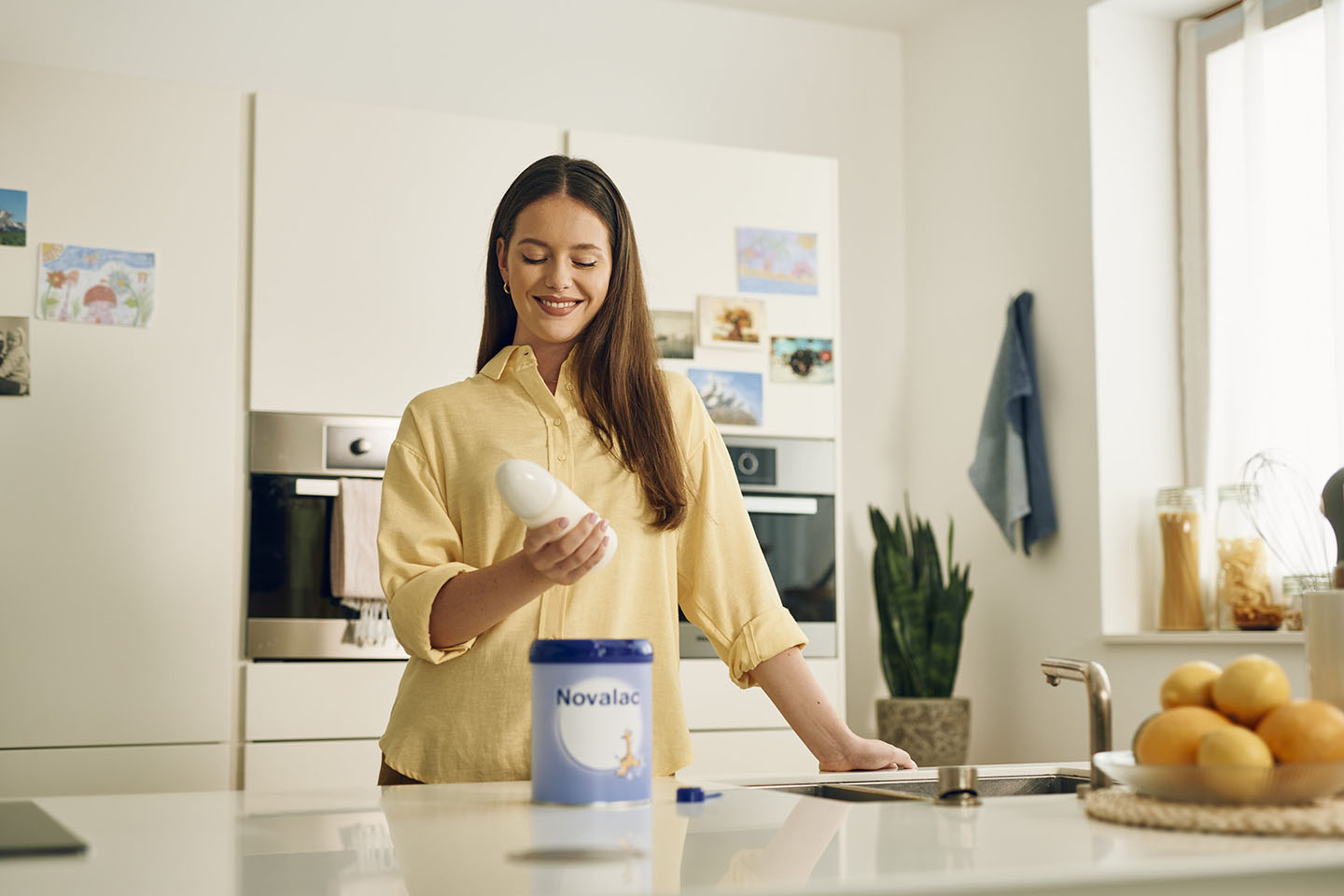 Vrijeme obroka s nasmijanom majkom