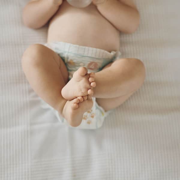 beba s pelenom spremnom za presvlačenje, zatvor